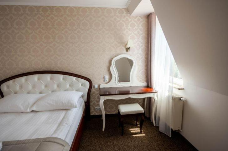 Hotel Palacowa Narol Exteriör bild